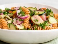 How to choose the best ingredients to make a HEALTHY pasta salad