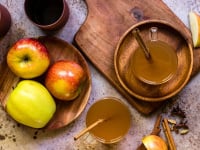 Hot healthy apple cider in your slow cooker (Easy recipe without refined sugar!)